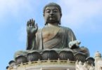 Patung Buddha Sakyamuni di Pulau Lantau
