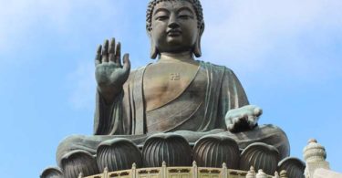 Patung Buddha Sakyamuni di Pulau Lantau