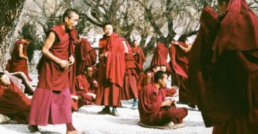 Para Biksu di Tibet (Foto: Will Pagel/Unsplash)