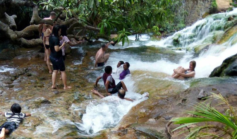 Pemandian air panas Soa, Flores (Foto: Karnadi Nurtantio)
