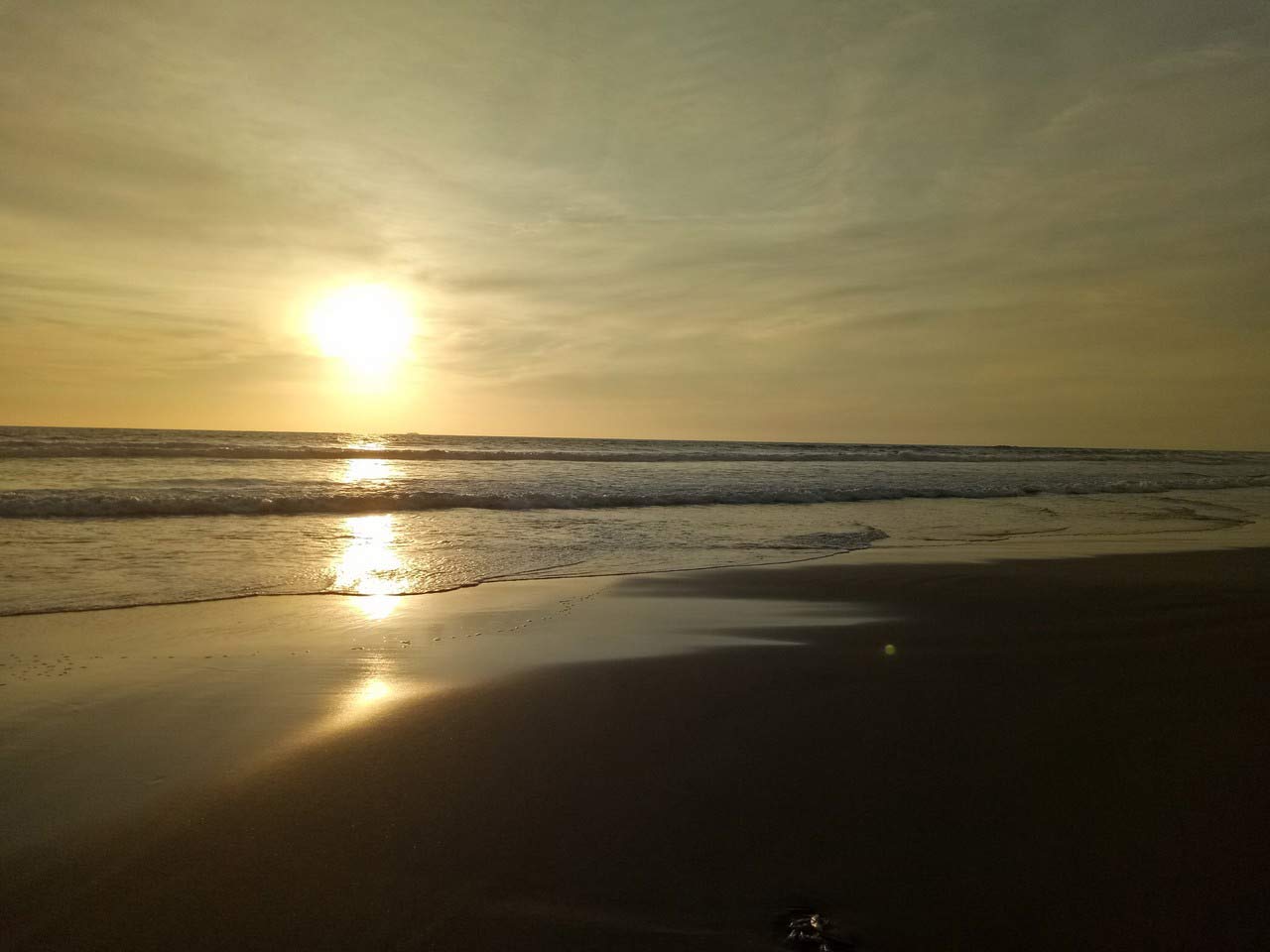 Mengunjungi Pantai Terpanjang di Asia Tenggara