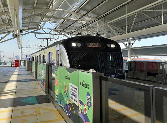 MRT memasuki-stasiun