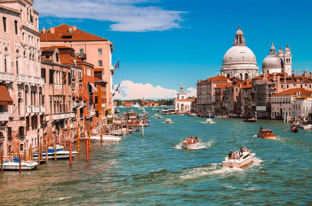 Grand Canal, Venesia (Foto: Dan Novac/Unsplash)