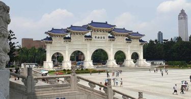 Gerbang masuk Chiang Kai-shek Memorial Hall, Taipei (Foto: Yanty Wu/NTD Indonesia)