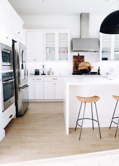 Countertop yang luas memudahkan aktivitas persiapan memasak (Image: John Hemsley/ Unsplash)