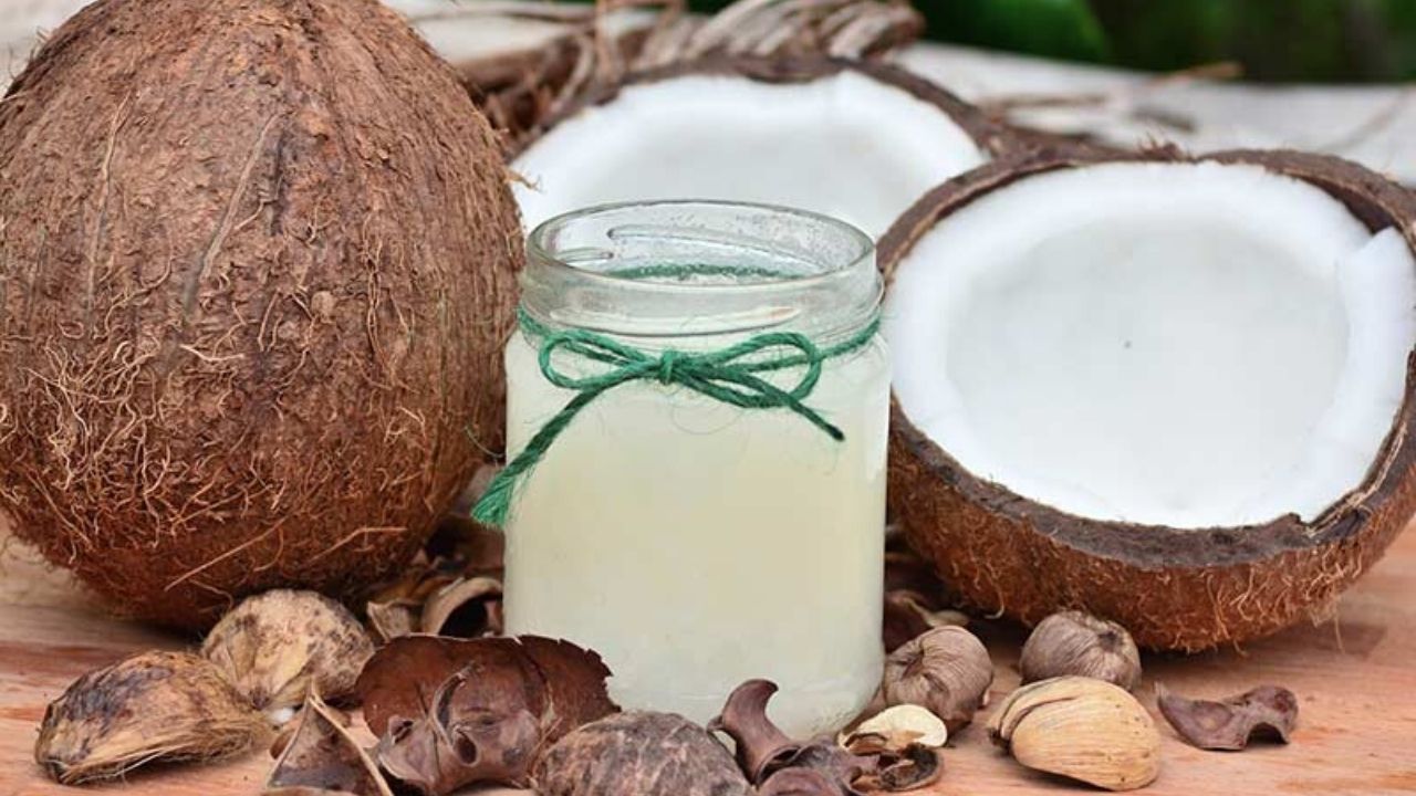6 Manfaat Minyak Kelapa