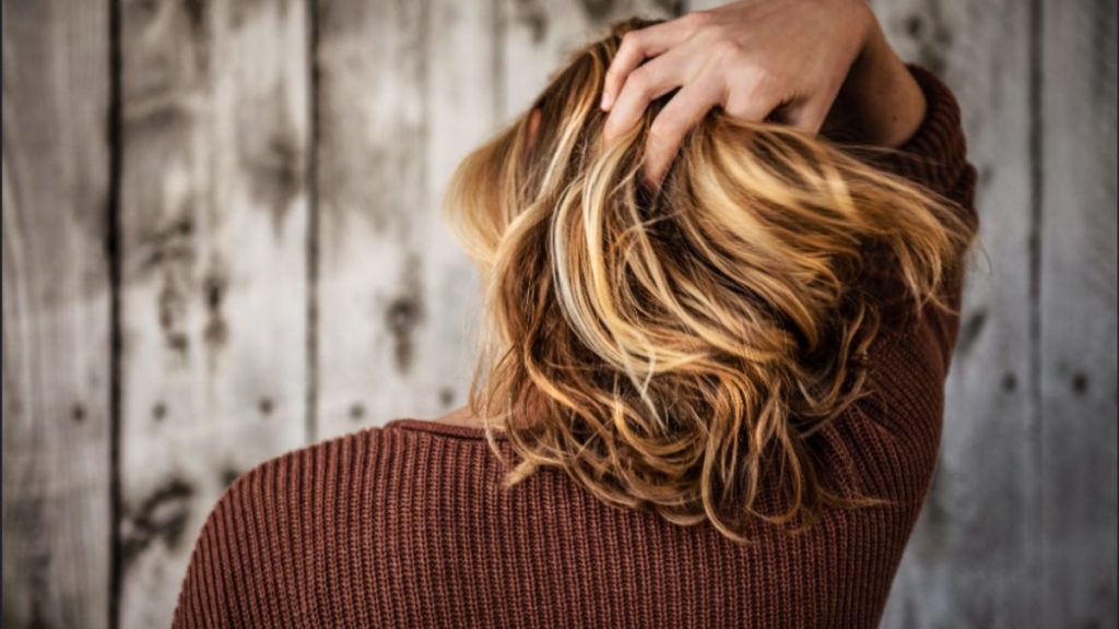 Merapikan rambut