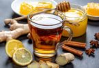 Minuman yang terbuat dari campuran jahe, madu, dan lemon akan menyembuhkan infeksi tenggorokan.
