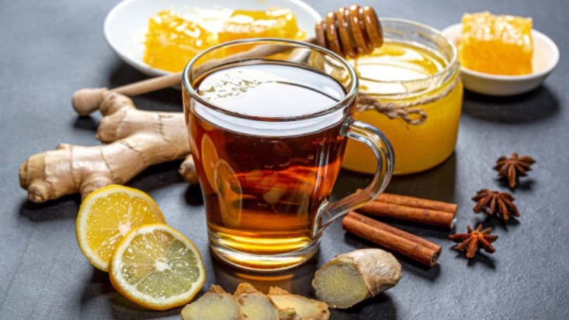 Minuman yang terbuat dari campuran jahe, madu, dan lemon akan menyembuhkan infeksi tenggorokan.