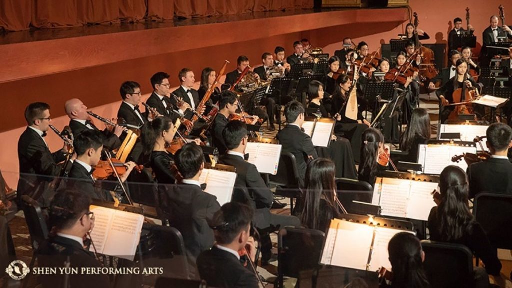 Orkestra Simfoni (©shenyunperformingarts)
