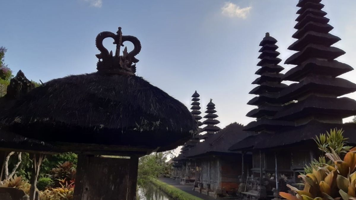 Mengayun Langkah di Taman Ayun