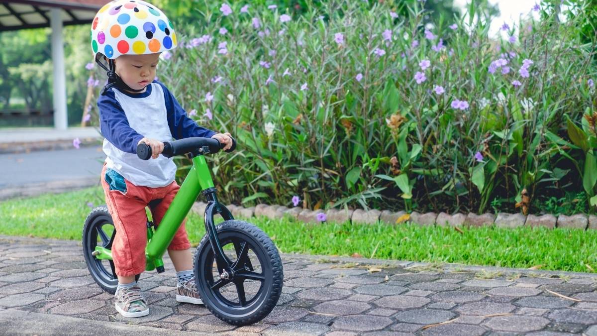 5 Alasan Mengapa Anda Perlu Menghadiahkan Sepeda Keseimbangan