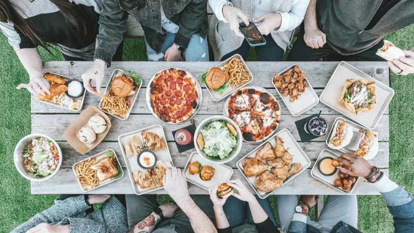 makan rame-rame (©unsplash)