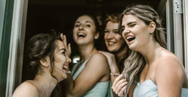 4 Wanita (Genessa Panainte @ Unsplash)