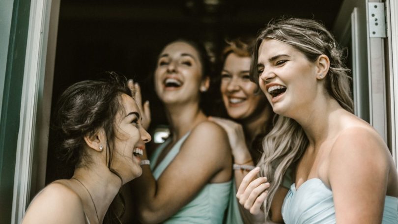 4 Wanita (Genessa Panainte @ Unsplash)