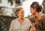 Ibu memberi nasehat pada putrinya (Andrea Piacquadio @ Pexels)