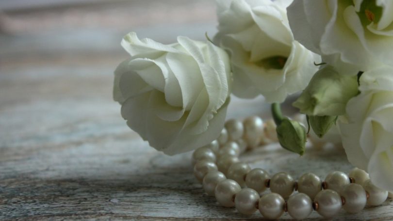 Mutiara (Eugenia Romanova @ Unsplash)