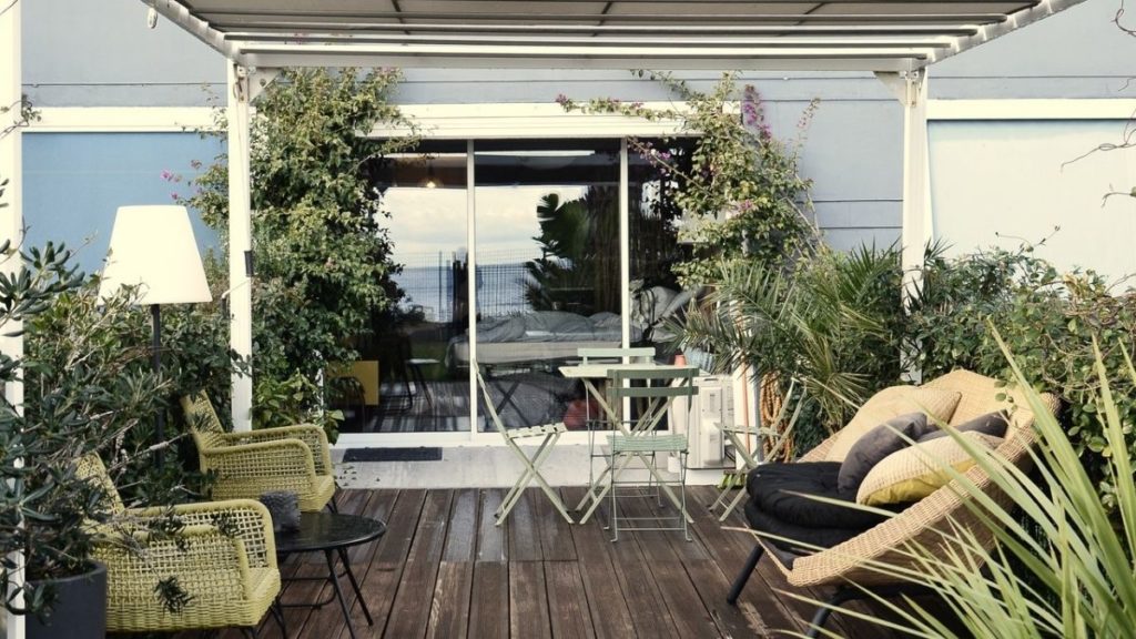 Teras rumah (Skylar Kang @Pexels)