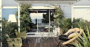 Teras rumah (Skylar Kang @Pexels)