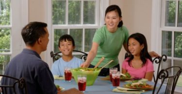 Makan bersama keluarga @Pixabay