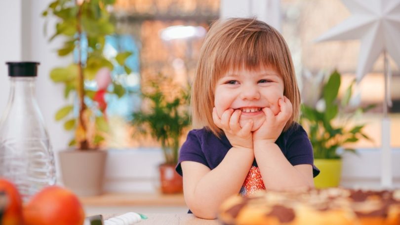 Anak tersenyum (Alexander dummer @Pexels)