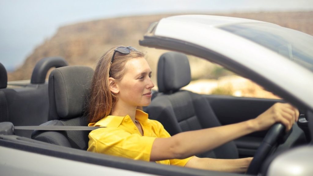 Wanita menyetir mobil (Andrea Piacquadio @Pexels)