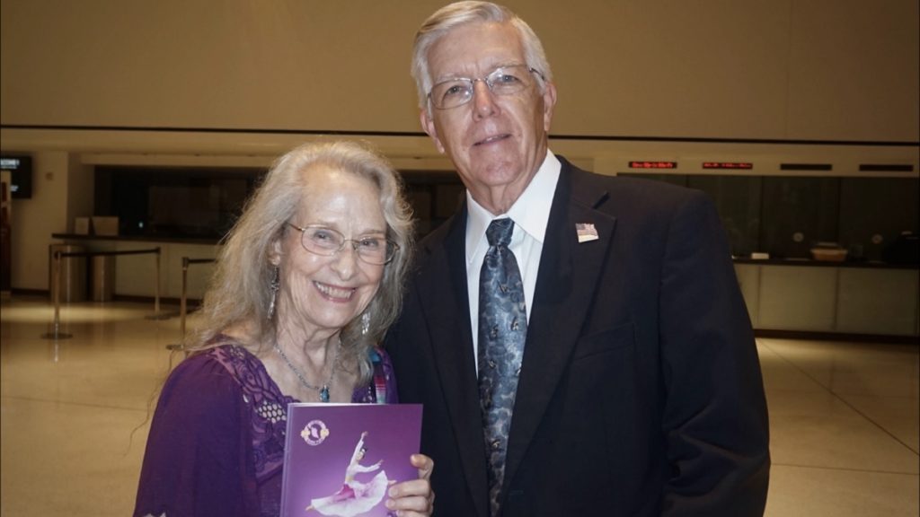 Judith Richie dan rekannya di Shen Yun Performing Arts di Richardson City, Texas, pada 4 September 2021