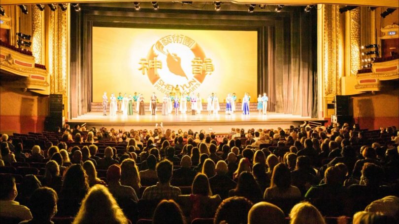 Pertunjukan Shen Yun Performing Arts di Teater Orpheum di Minneapolis.