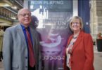 Richard dan Jean Hess menghadiri pertunjukan Shen Yun Performing Arts di Denver, Colo.