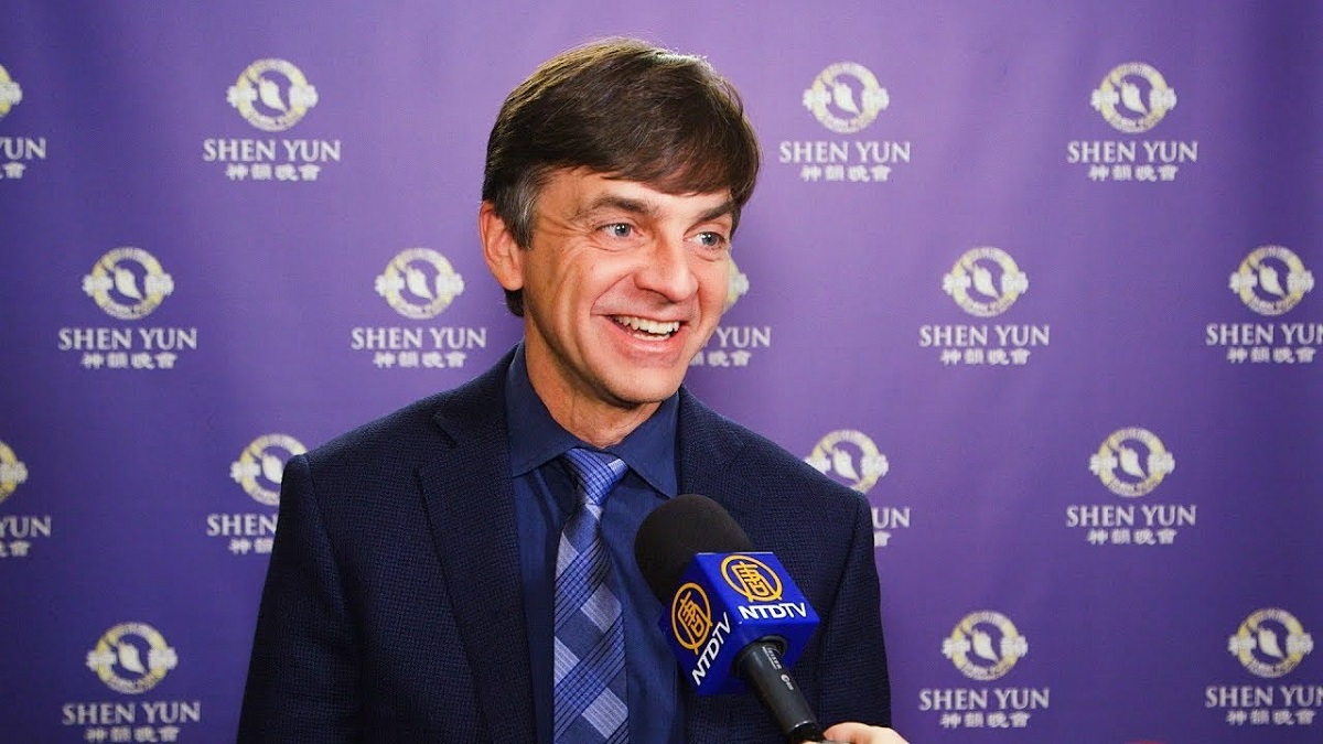 Penyanyi Opera Merenungkan Tema Shen Yun: “Jika Anda Mencari Nilai-Nilai yang Kuat, Maka Hidup akan Lebih Baik”