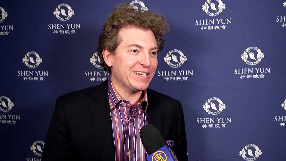 Konduktor Orkestra Simfoni Arkansas Menemukan Bahwa Shen Yun Fantastis