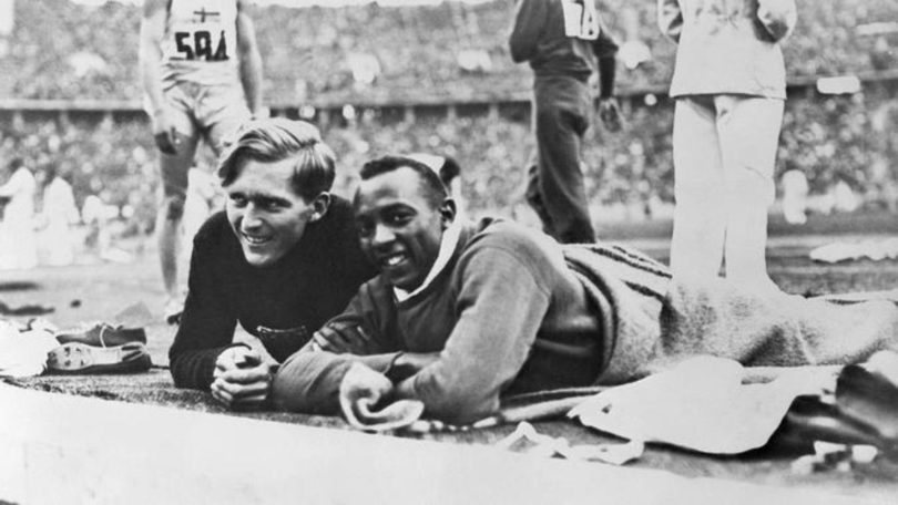 Persahabatan Jesse Owens dan Lutz Long (Bettmann @Getty Images via entrepreneur)