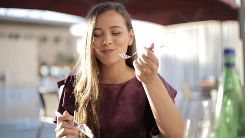 Makan (Kredit: Andrea Piacquadio @Pexels)