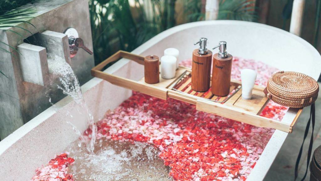 Bath tub@Canva Pro