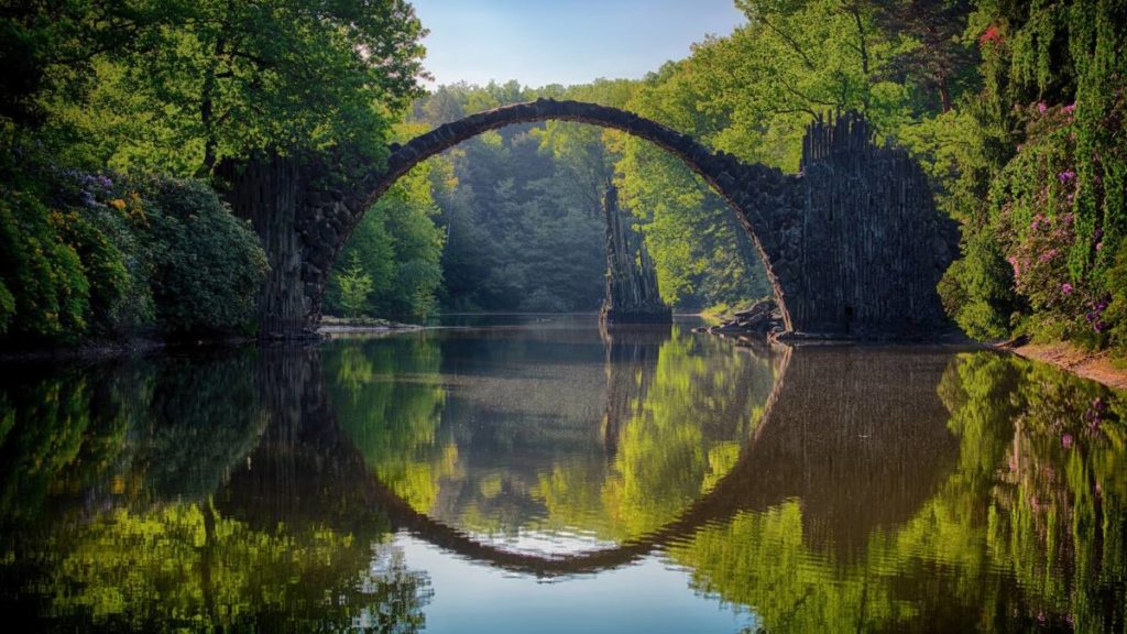Jembatan (Kredit: Martin Damboldt @Pexels)