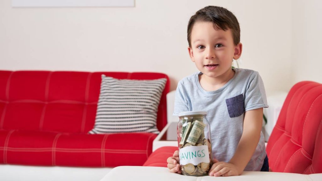 Anak menabung (Getty Images via Canva Pro)