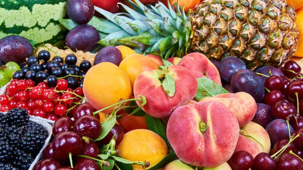 Buah-buahan (Getty Images via Canva Pro)