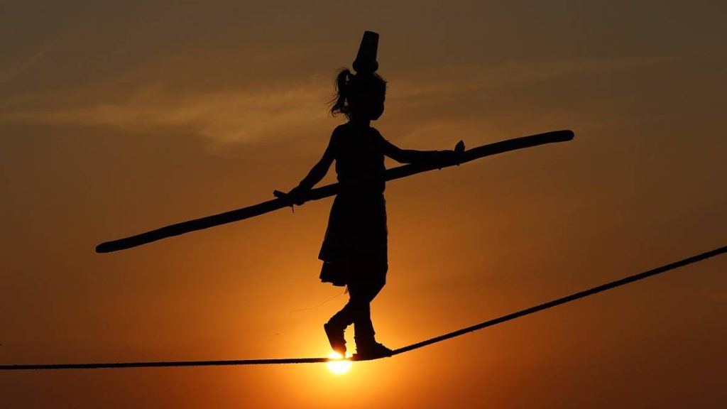 Baunsa Rani, atau Ratu Bambu, bentuk tarian tradisional India yang membutuhkan keseimbangan