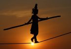 Baunsa Rani, atau Ratu Bambu, bentuk tarian tradisional India yang membutuhkan keseimbangan