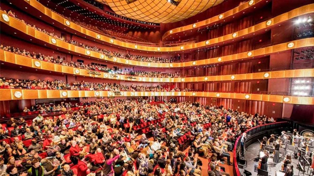 Penutupan pertunjukan Shen Yun Performing Arts di David H. Koch Theater di Lincoln Center, New York pada 11 Januari 2015.
